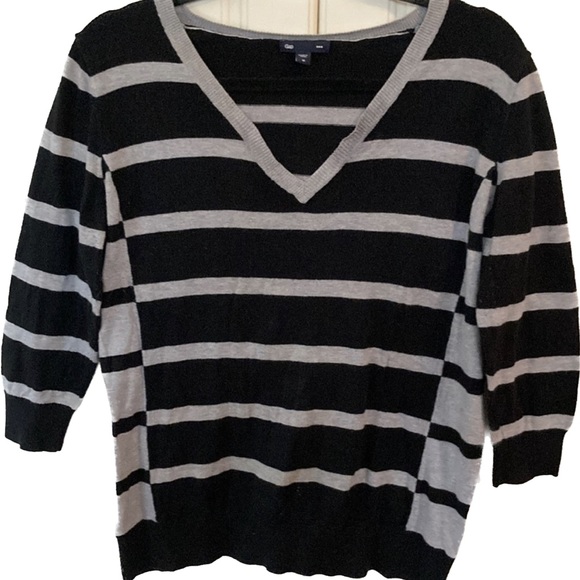 5/20$❤️‍🔥GAP💫 Women’s Black/Gray Striped V-Neck Sweater - Picture 1 of 5